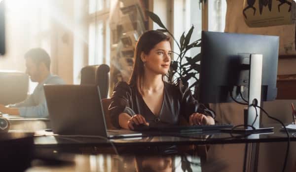 Professional women capturing leads